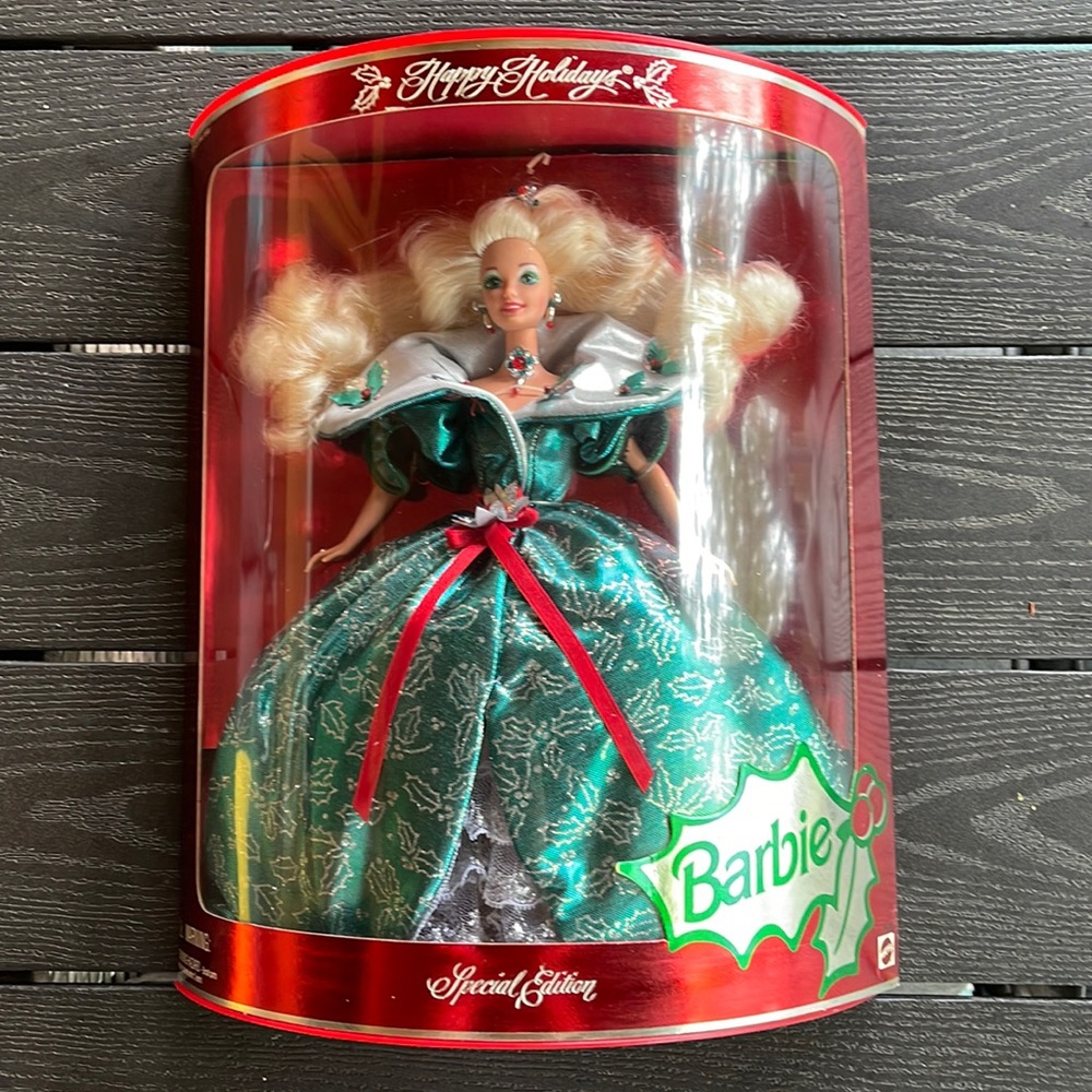 - ✨ Vintage 1995 Holiday Barbie Doll ~ NRFB ✨